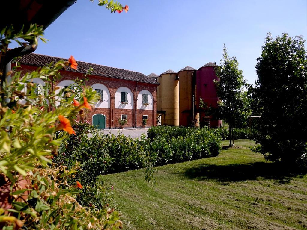 ヴァレンツァ Agriturismo Cascina Nuovaヴィラ エクステリア 写真